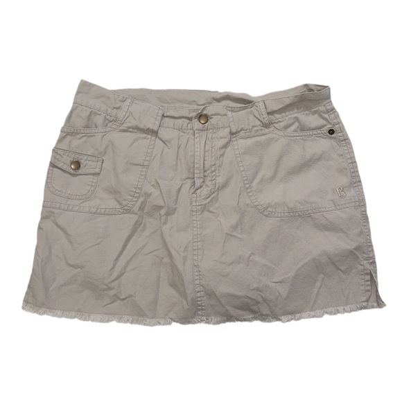 90s GARAGE women's beige cargo style mini lowrise skort, 9. - Picture 2 of 4